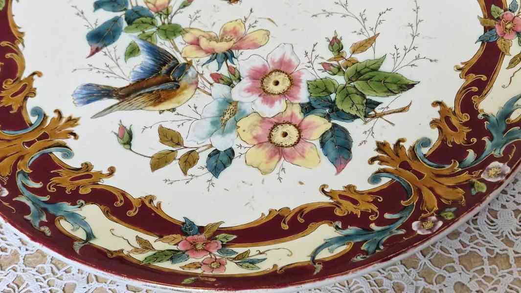 Krásný ručně malovaný plastický Talíř RDZ Majolika  - foto 2