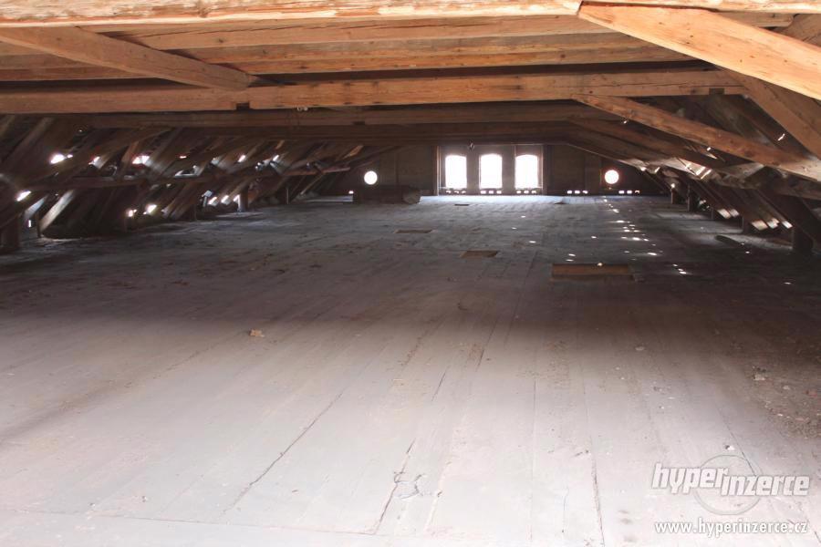 Stará prkna z podlah štítů a střech - foto 3