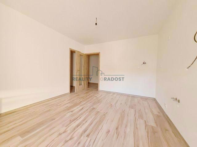 Pronájem bytu 3+1 po kompletní rekonstrukci o CP 80 m2, Hanzlova, Holice - foto 3