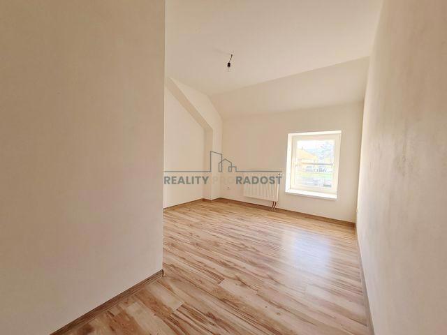 Pronájem bytu 3+1 po kompletní rekonstrukci o CP 80 m2, Hanzlova, Holice - foto 5