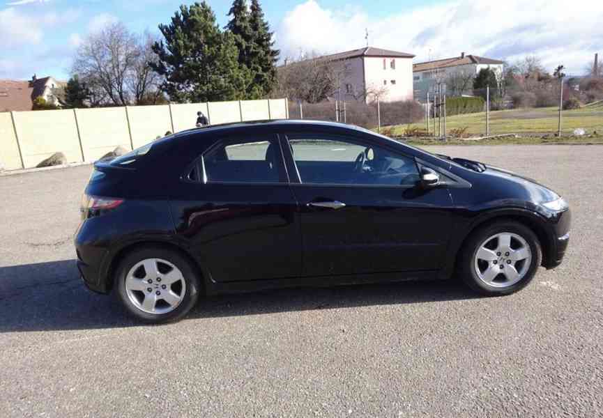 Honda Civic 1.4i r.v.2009 (78 kw) stk:10/2026 - foto 3