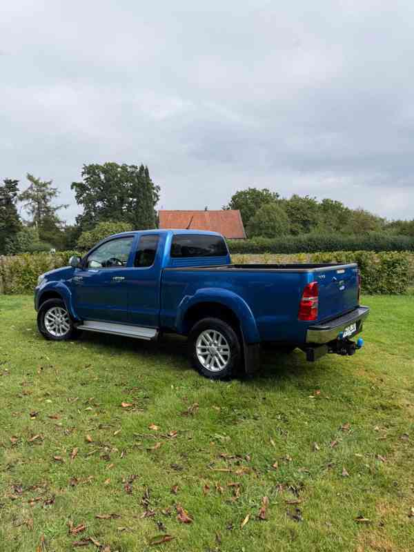 Toyota Hilux 2,5D4D Extra Cab 106kw - foto 5