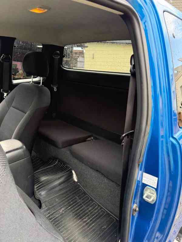 Toyota Hilux 2,5D4D Extra Cab 106kw - foto 8