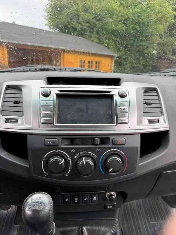 Toyota Hilux 2,5D4D Extra Cab 106kw - foto 15