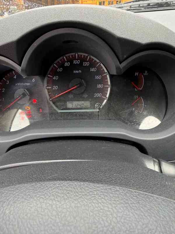 Toyota Hilux 2,5D4D Extra Cab 106kw - foto 3