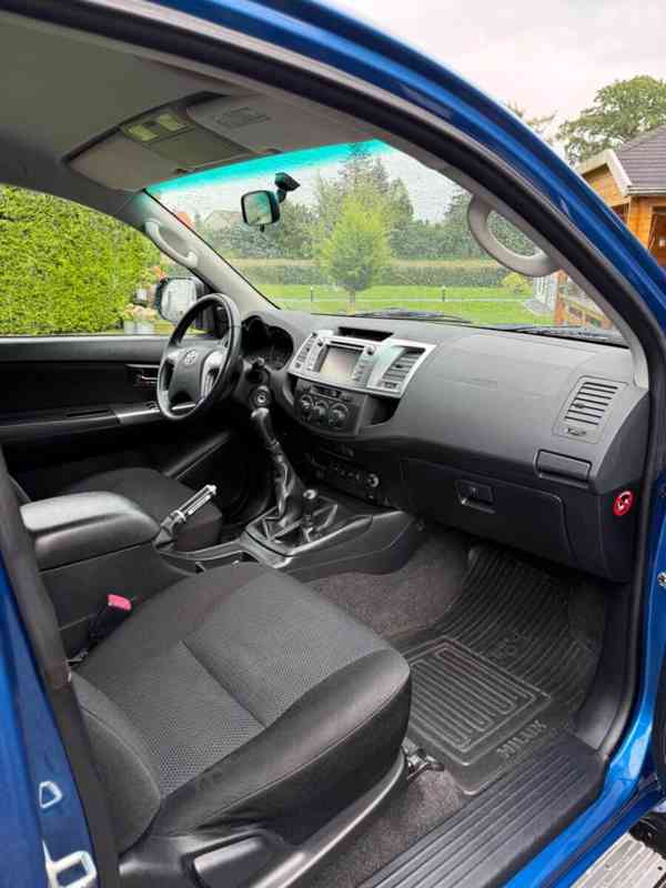 Toyota Hilux 2,5D4D Extra Cab 106kw - foto 14