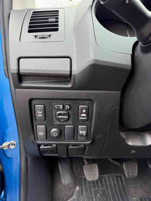 Toyota Hilux 2,5D4D Extra Cab 106kw - foto 13