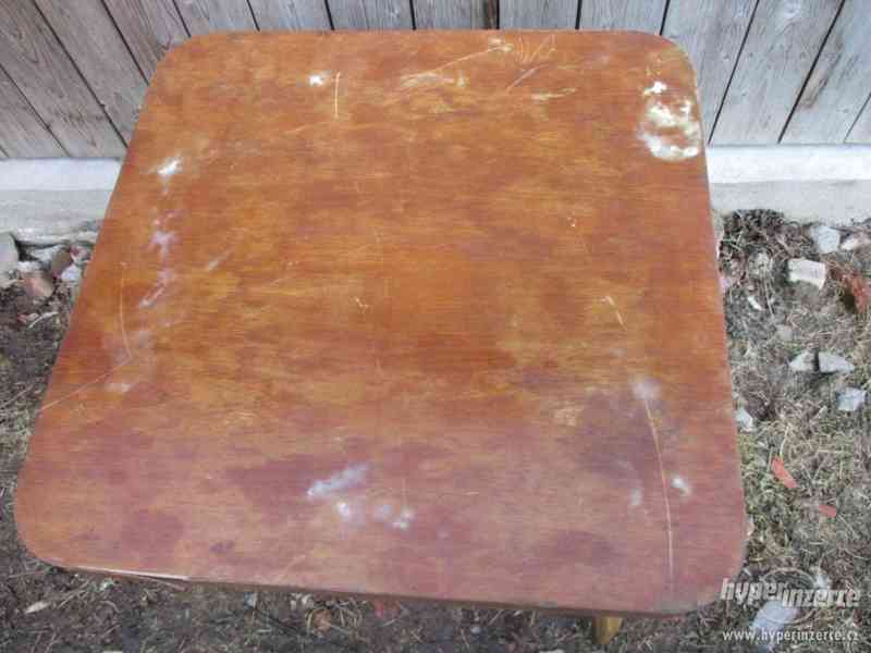 Prodám starý konferenční stolek - foto 3