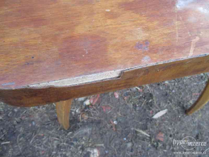 Prodám starý konferenční stolek - foto 7