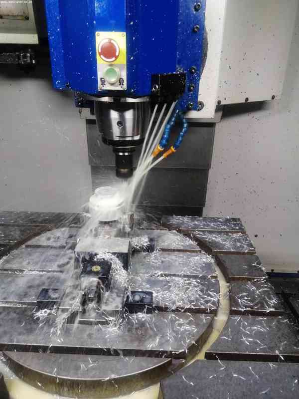 CNC vertikální obráběcí centrum AVIA X-5 1250/630 - foto 5