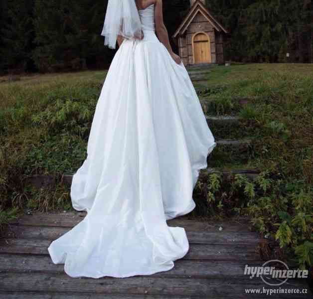 Prodám svatební šaty s vlečkou - foto 2