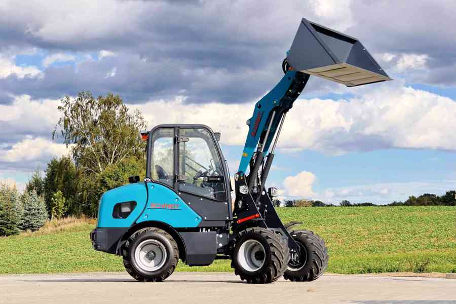 kloubový nakladač, 4300 kg, motor Kubota 48 kW - foto 8