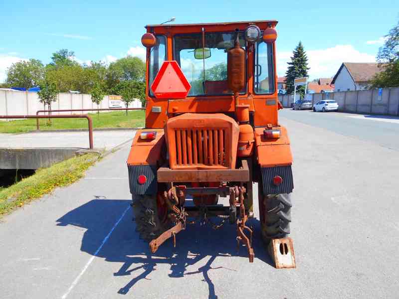 RUSKÝ TRAKTOR S CISTERNOU	 - foto 6