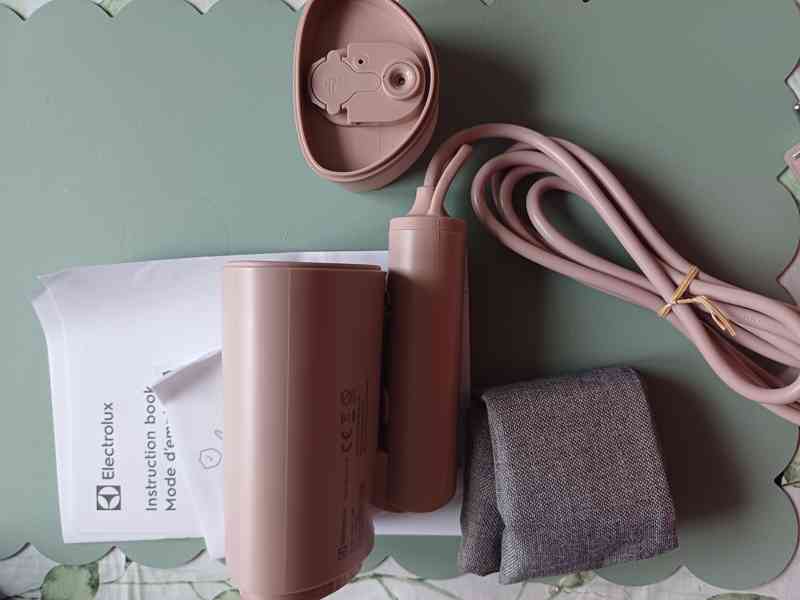 Napařovač oděvů Electrolux - foto 3