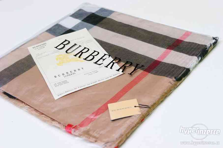 Nový šátek Burberry - foto 1