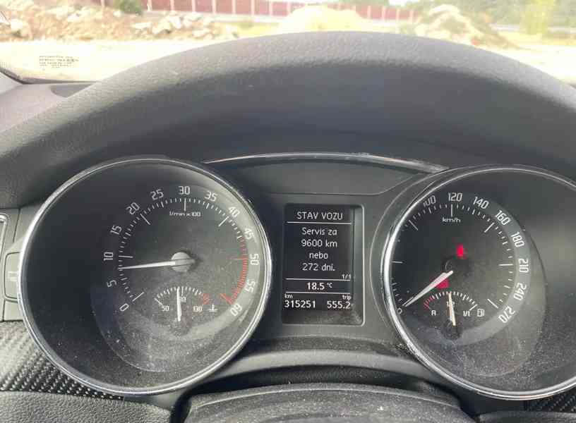 Škoda Superb combi 3T5 - foto 12