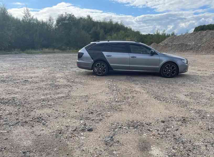 Škoda Superb combi 3T5 - foto 6