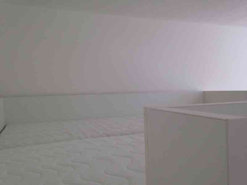 Patrová postel s velkým úložným prostorem - foto 2