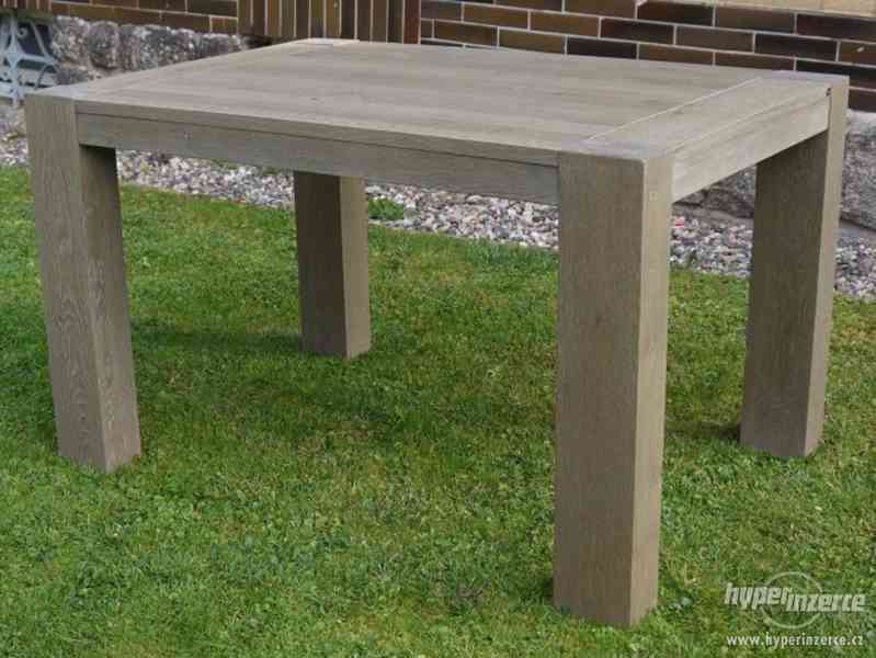 Masivní dubový jídelní stůl - - foto 1