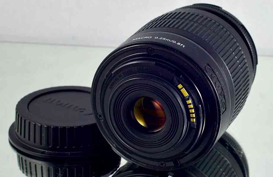 Canon EF -S 18-55mm f/3.5-5.6 III **APS-C zoom  - foto 4