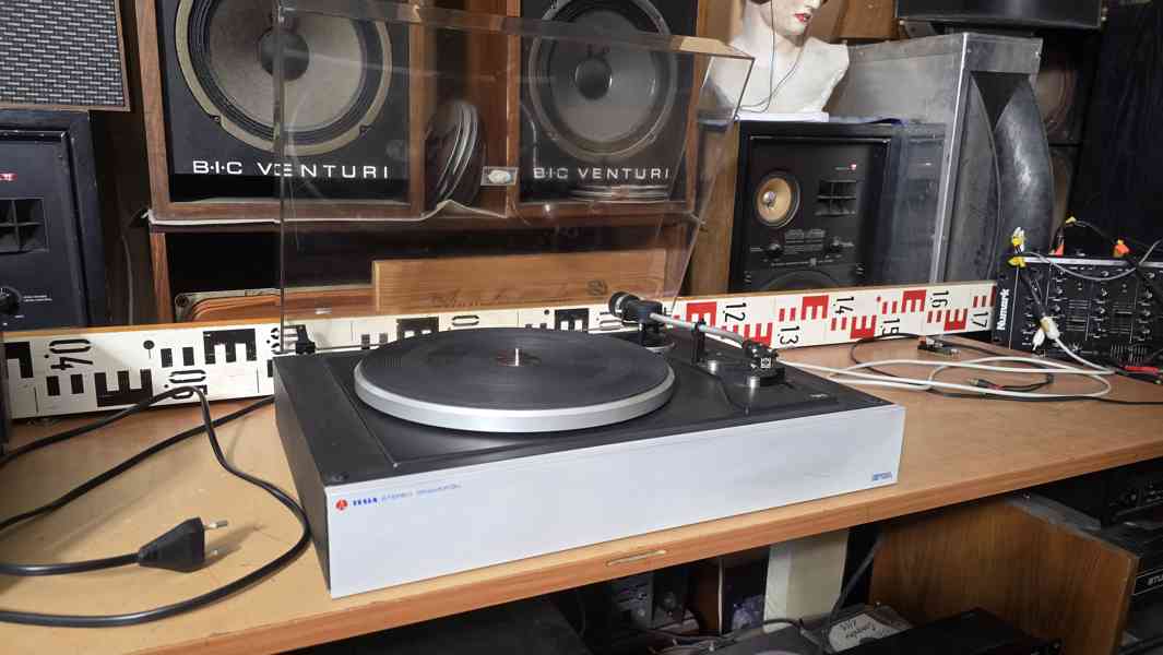 Gramofon TESLA G710A
