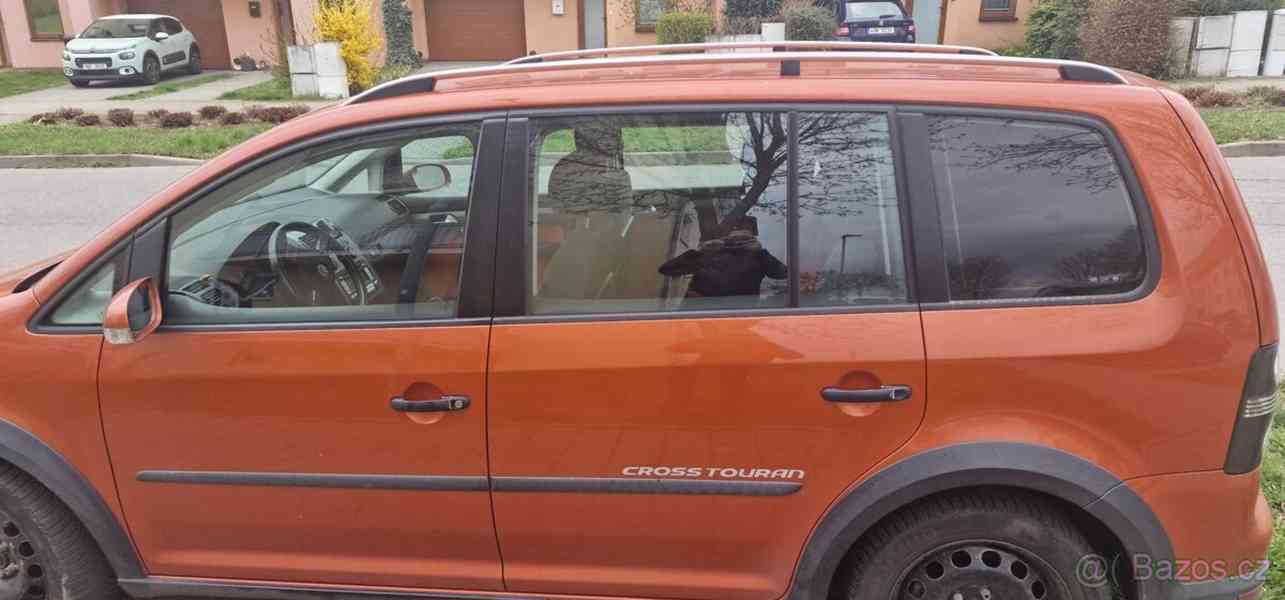 Volkswagen Tiguan 2,0 - foto 6