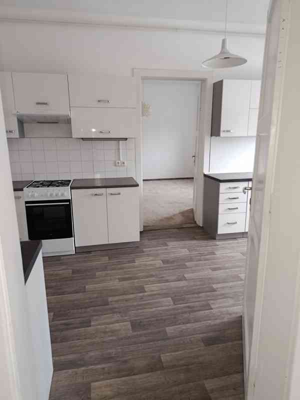 Pronájem 2+1  66 m2  Karlovy Vary - Rybáře - blízko centra - foto 3