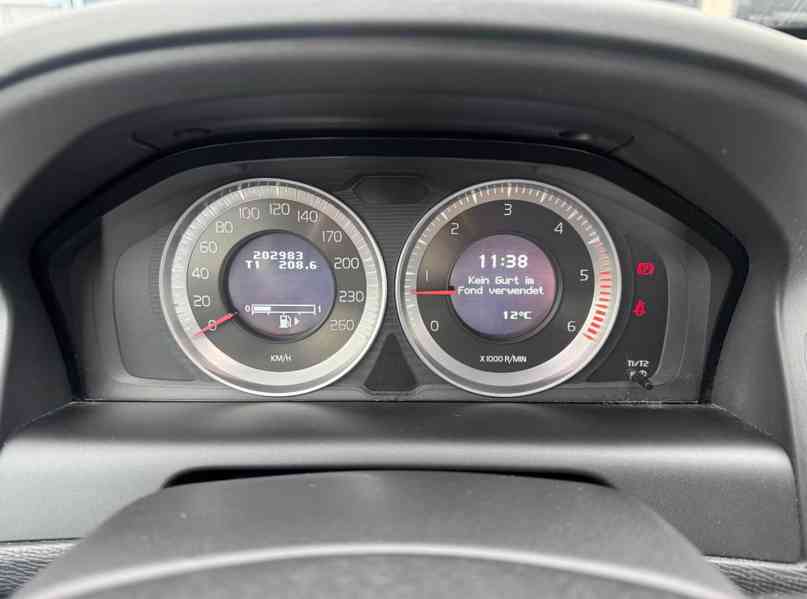 Volvo XC60 Momentum 120kw - foto 12