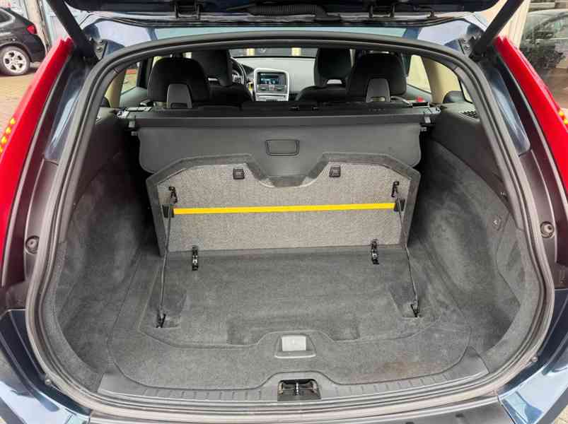 Volvo XC60 Momentum 120kw - foto 16