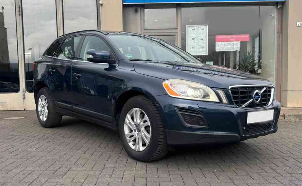 Volvo XC60 Momentum 120kw - foto 1