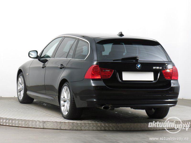 BMW 3 2.0, nafta, rok 2010 - foto 17
