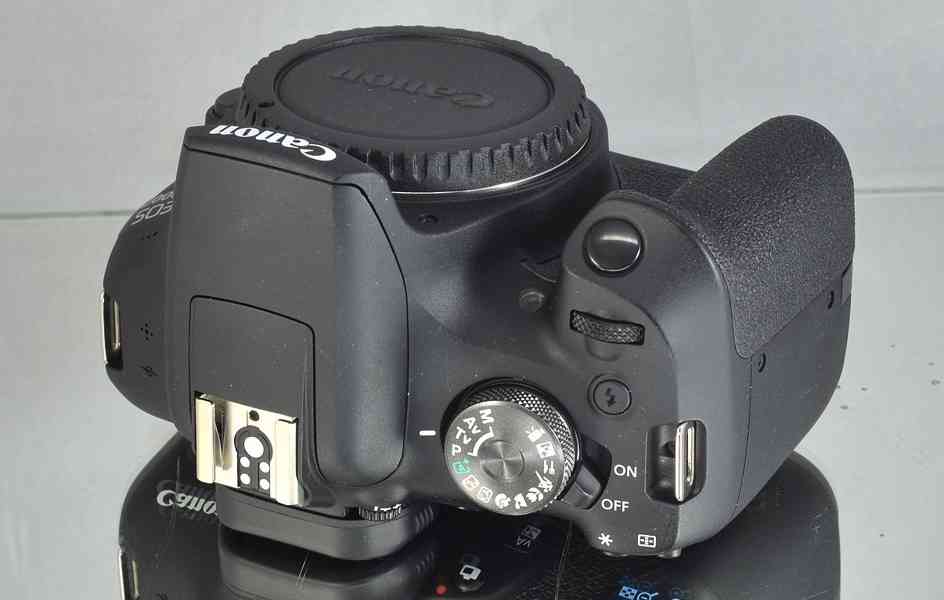 Canon EOS 2000D + EFS 18-55mm IS II  17000 Exp. - foto 9