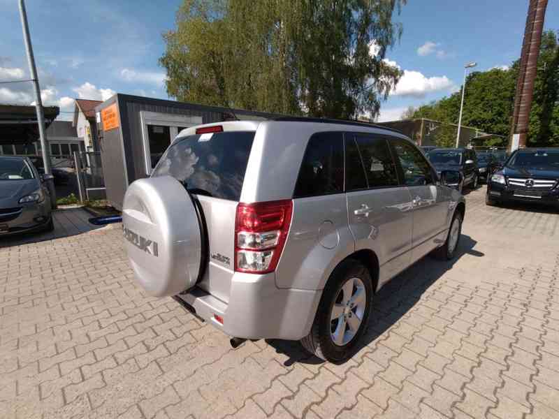 Suzuki Grand Vitara 2.4i Club 4x4 benzín 124kw - foto 20