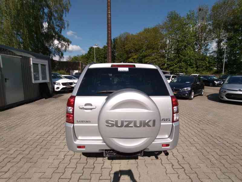 Suzuki Grand Vitara 2.4i Club 4x4 benzín 124kw - foto 15