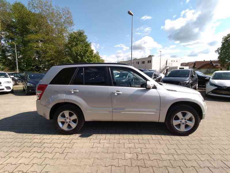 Suzuki Grand Vitara 2.4i Club 4x4 benzín 124kw - foto 19