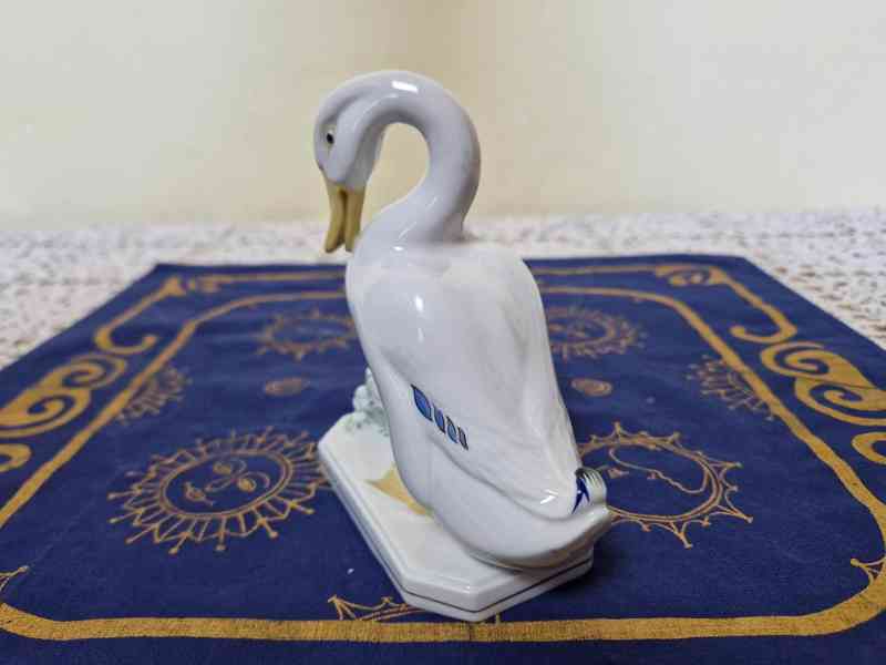 Hezká porcelánová plastika Kachna a Žába Horní Slavkov - foto 5
