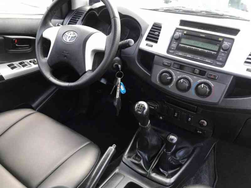 Toyota Hilux Double Cab 4x4 "Comfort" - foto 6