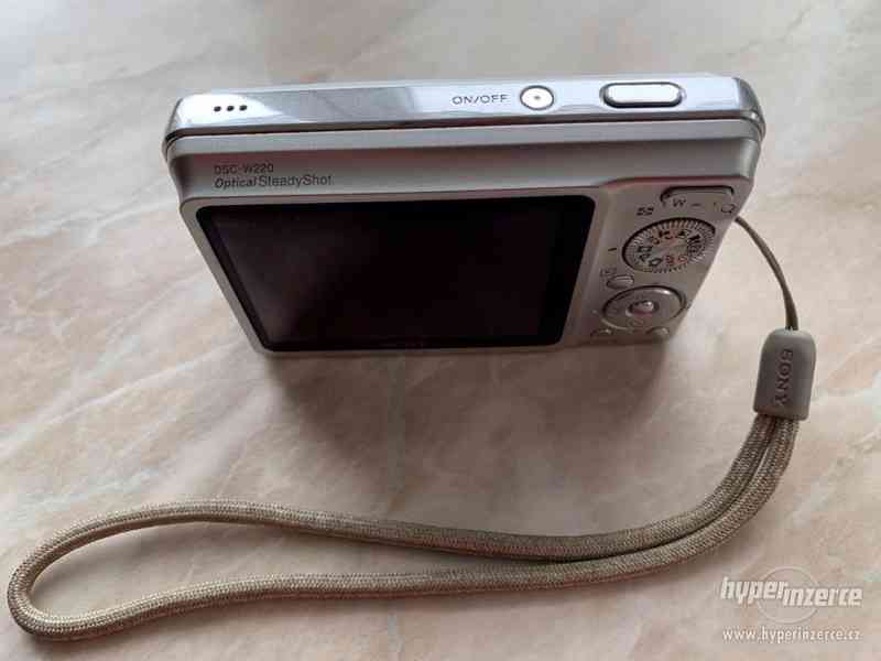 Prodám digitální fotoaparát Sony CyberShot DSC-W220 12,1 mpx - foto 12
