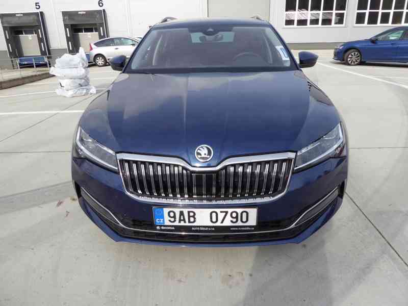 ŠKODA Superb Combi L&K 2,0 TDI 110 kW  - foto 8