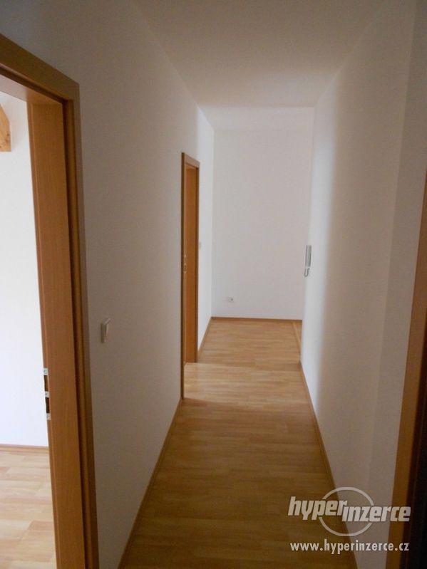Krasny podkrovní byt 2+1, 70 m2, centrum Plzně- Pražská ul. - foto 7