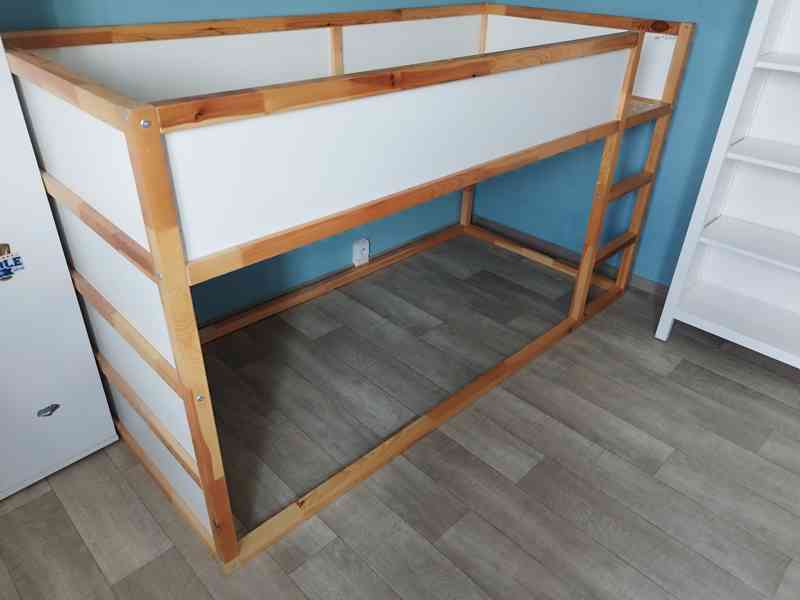 Dětská oboustranná postel IKEA KURA – bílá/borovice - foto 2
