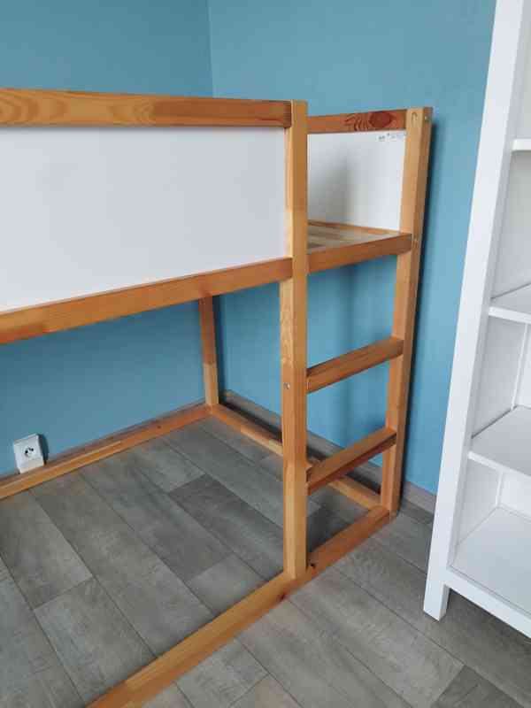 Dětská oboustranná postel IKEA KURA – bílá/borovice - foto 5