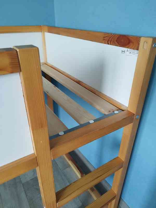 Dětská oboustranná postel IKEA KURA – bílá/borovice - foto 7