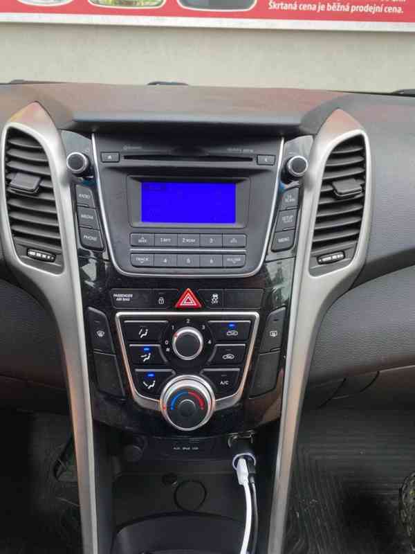 Hyundai i30 kombi 1,6i r.v 2015 - foto 3