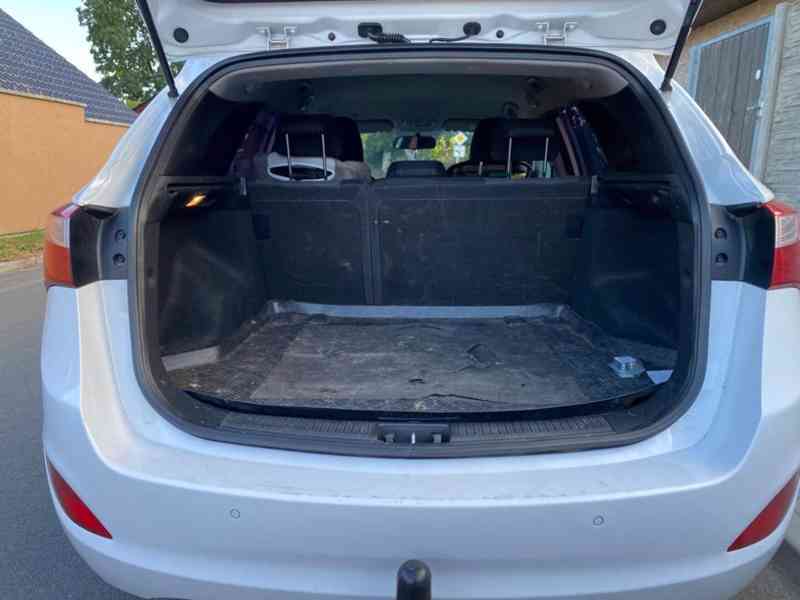 Hyundai i30 kombi 1,6i r.v 2015 - foto 7
