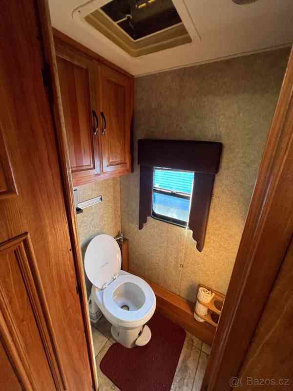 Ostatní Prodám obytný speciál Coachmen - foto 10