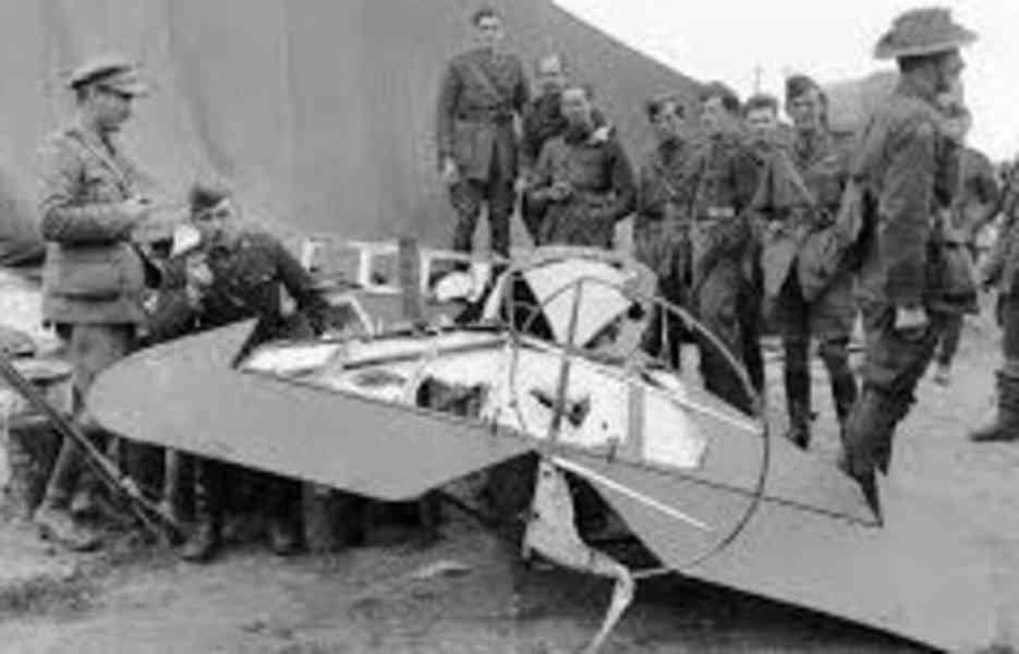 Prodám dekorační směrovku Fokkeru Dr.I Rudého barona WWI - foto 3