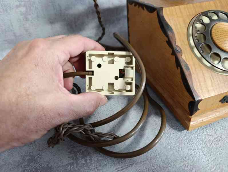 Starý orig.telefon Tesla do sbírky, k dekoraci - foto 5