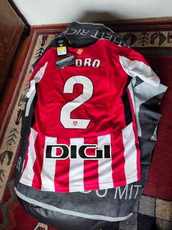 NOVÉ FOTBALOVÉ ŠPANĚLSKÉ TRIKO