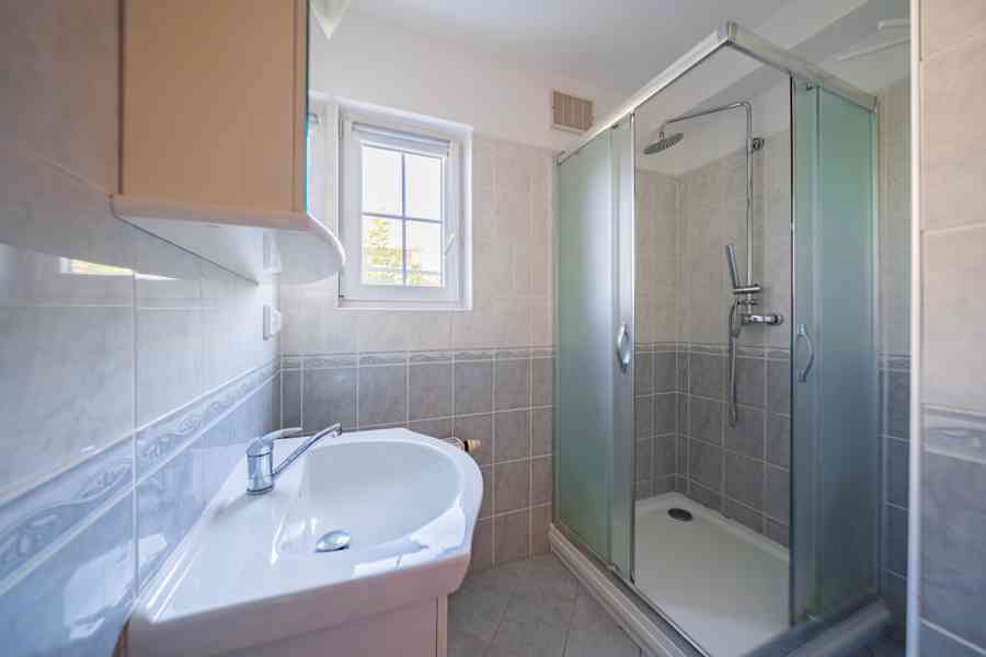 Prodej rodinného domu se zimní zahradou 160 m², pozem.816 m² - foto 8